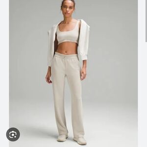 Lululemon Softstreme Scoop-Neck Bra Nwt